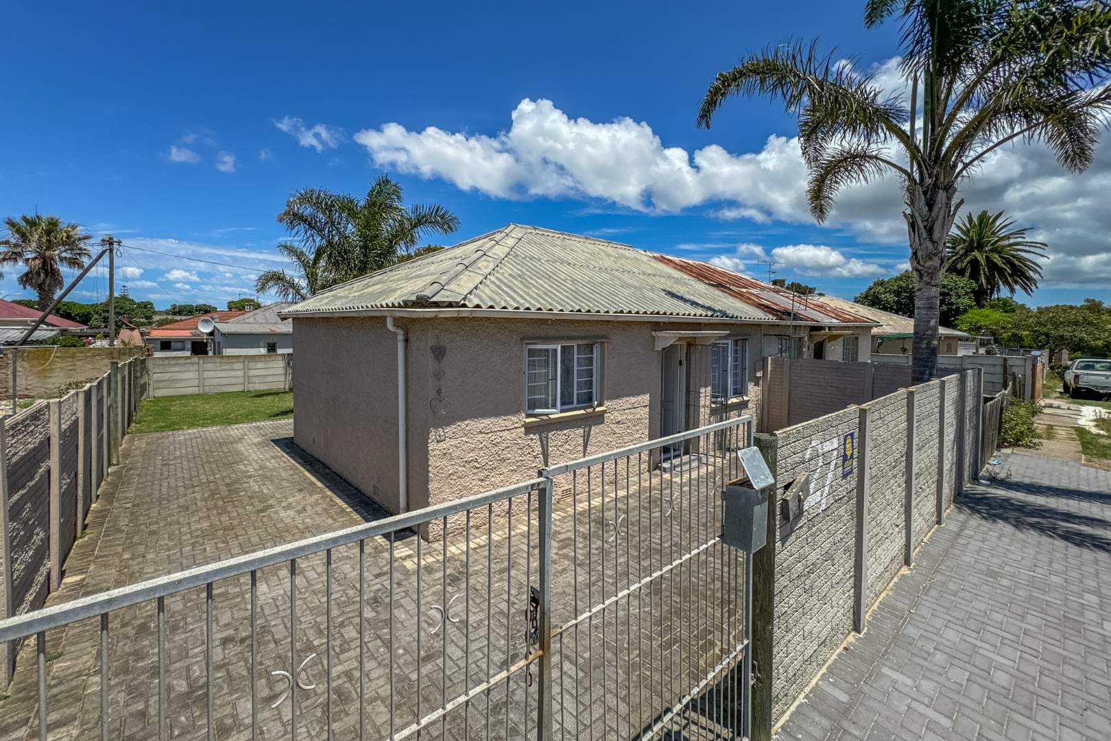 2 Bedroom House for sale in Humewood Extension P24113879552