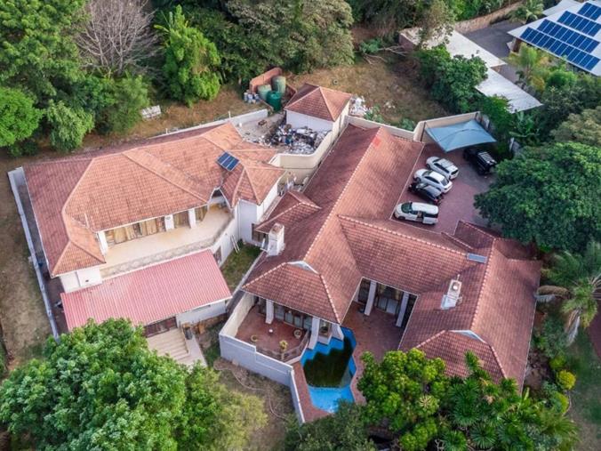 7 Bedroom House for Sale in Borrowdale Brooke