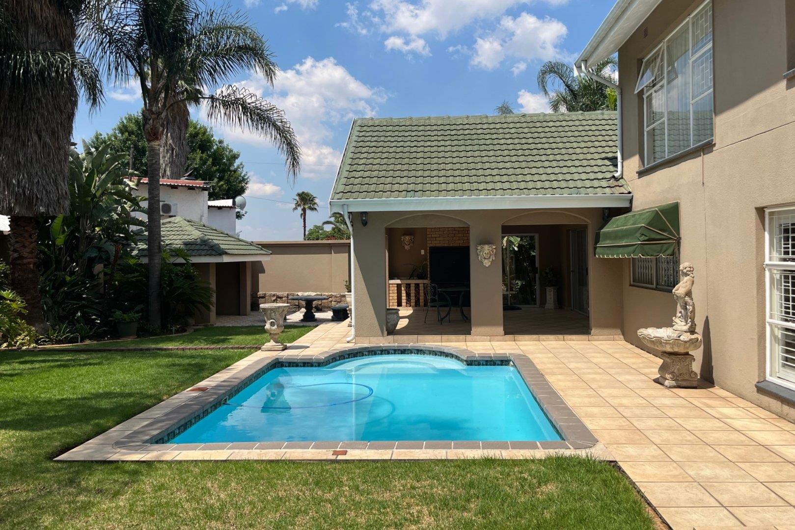 4 Bedroom House for sale in Raceview P24113879789