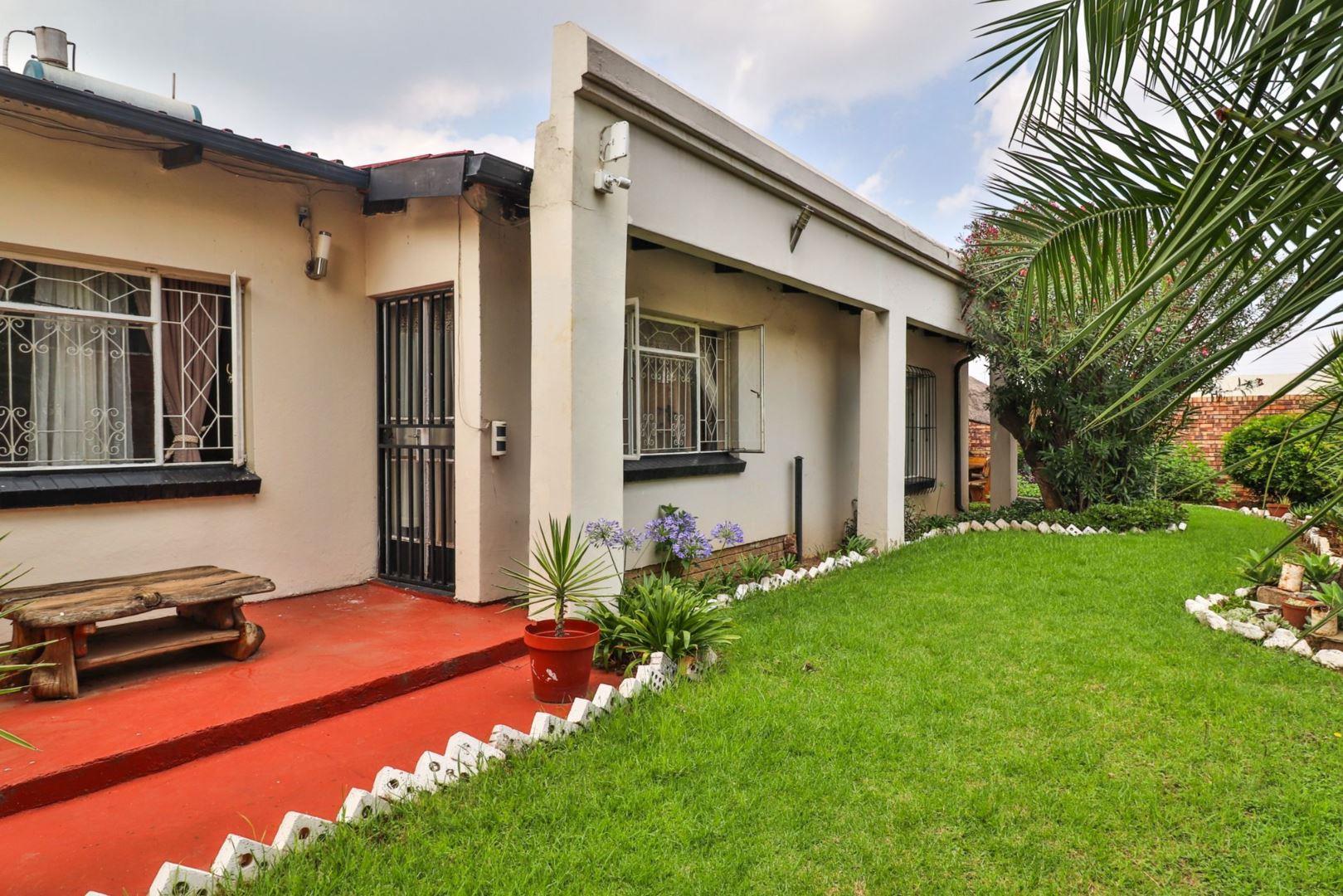 3 Bedroom House for sale in Eldorado Park 135 Boekenhout Crescent