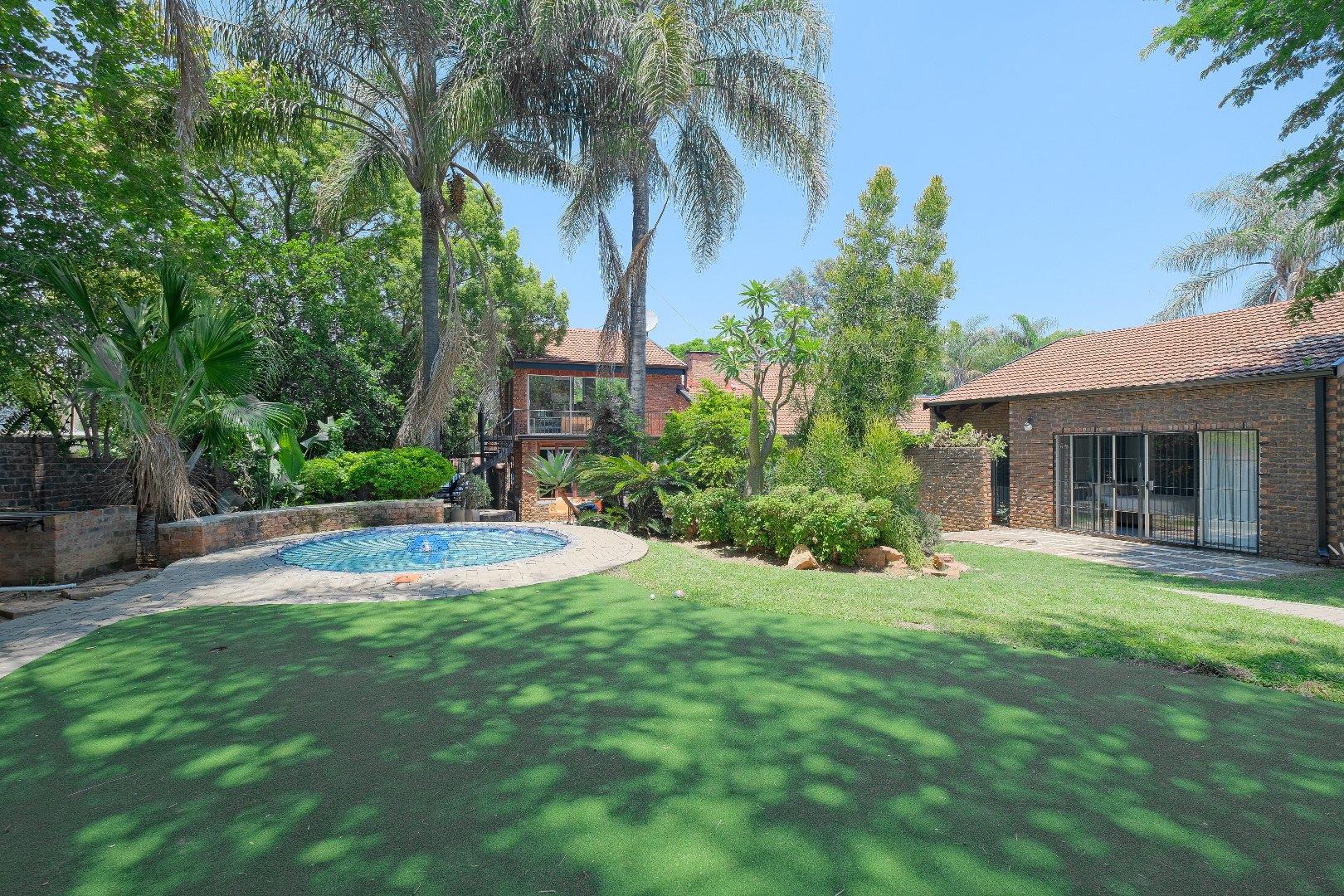 4 Bedroom House for sale in Faerie Glen P24114474706