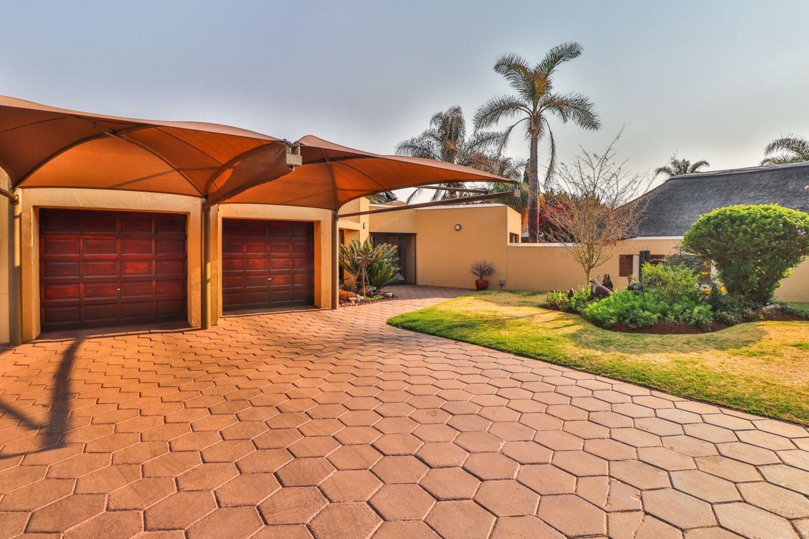 3 Bedroom House for sale in Sunward Park 35 Kobus Durand Street P24