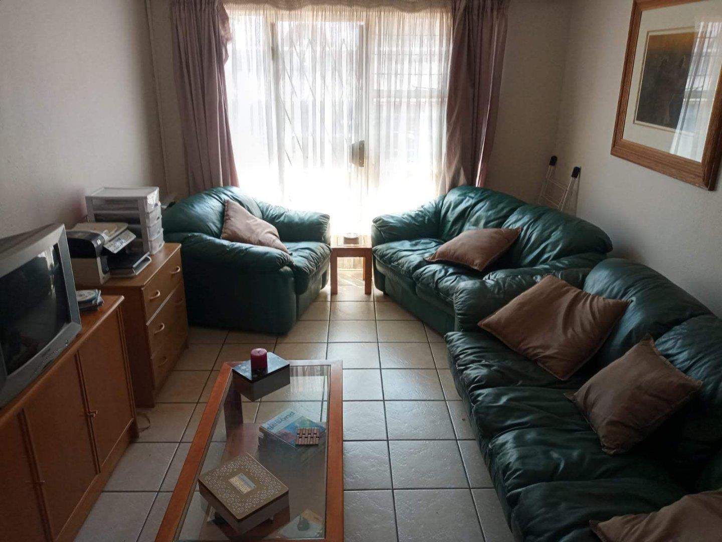 2 Bedroom Townhouse for sale in Krugersdorp North P24113881163