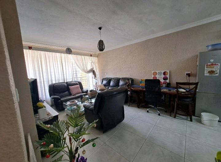 2 Bedroom Apartment / flat for sale in New Redruth P24113881322