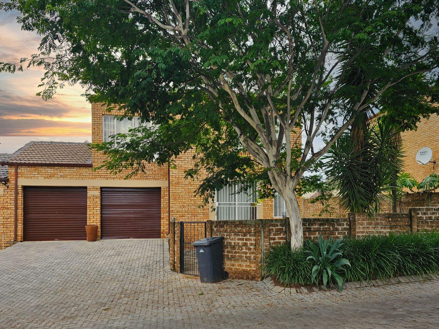 Honeydew Manor Property Apartments / flats to rent in Honeydew Manor