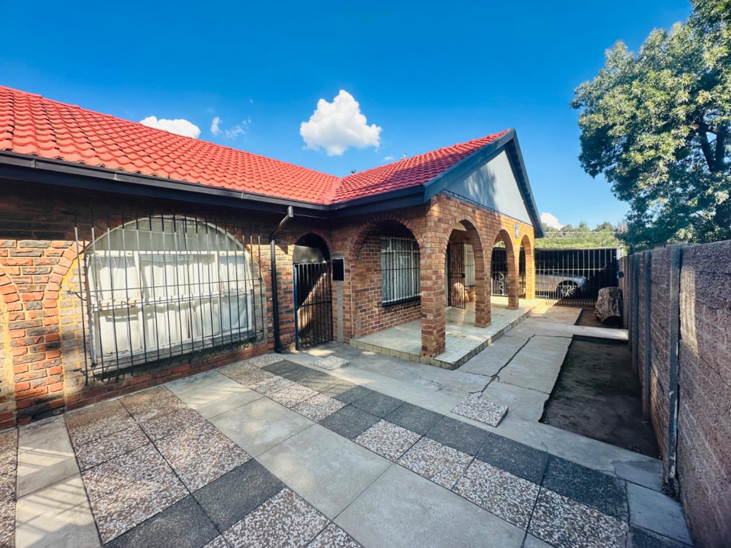 3 Bedroom House for sale in Germiston Central P24113882616