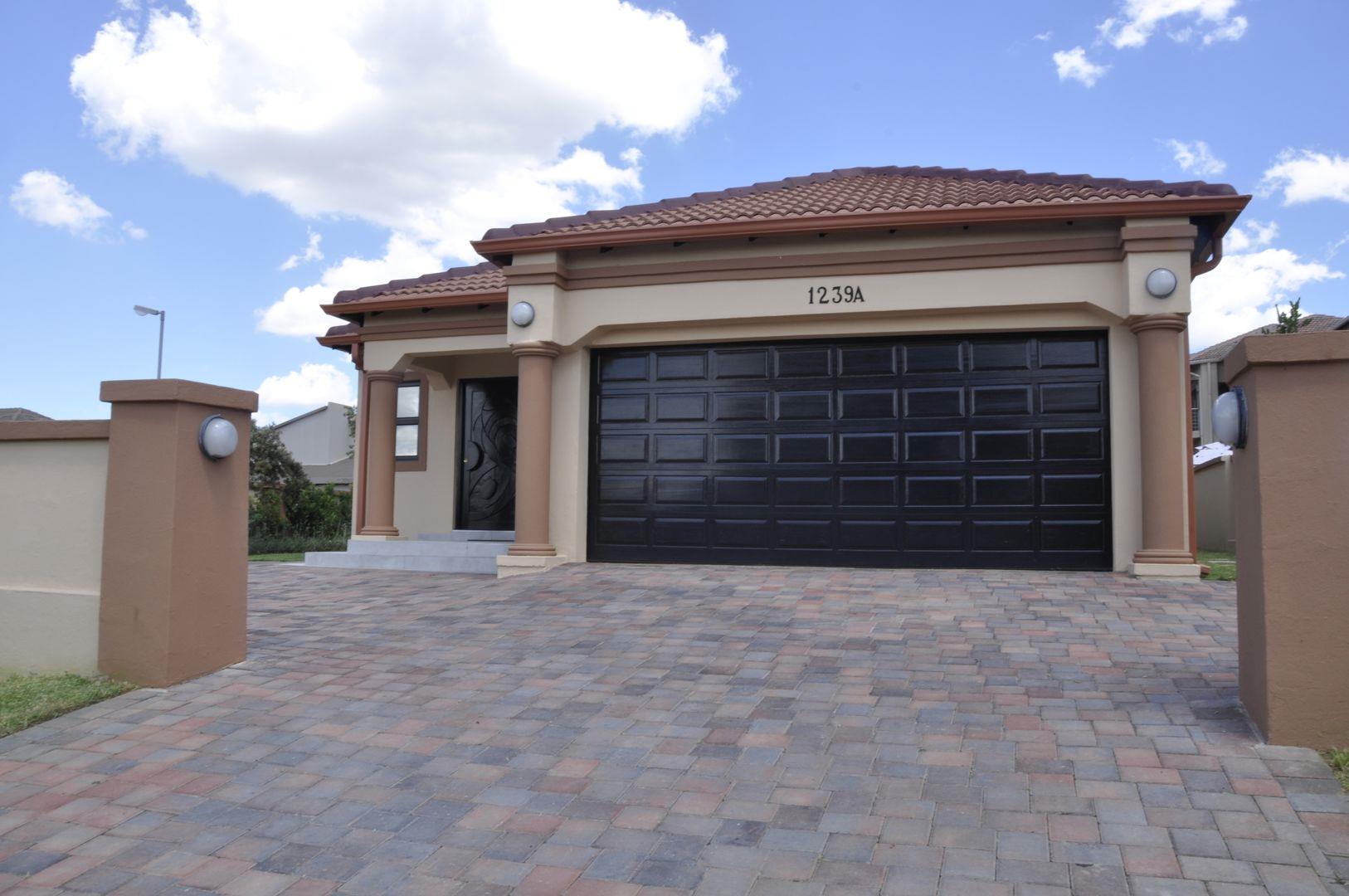 3 Bedroom House for sale in Crescent Wood Country Estate P24113882774