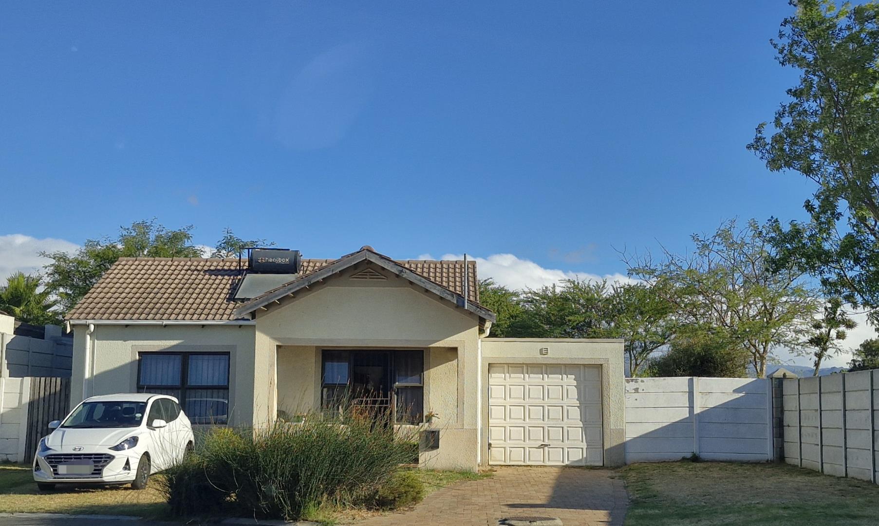 Victoria Park, Somerset West Property Property and houses to rent in