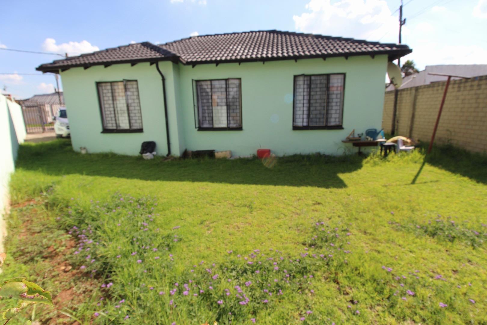 3 Bedroom House for sale in Riverlea P24113884269