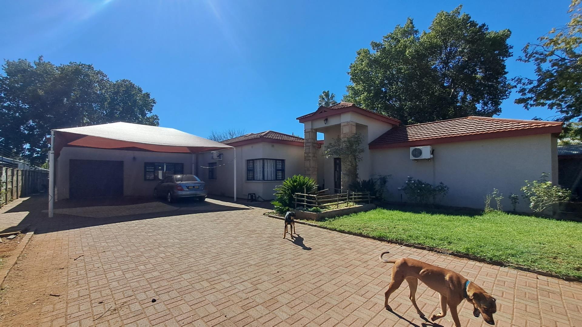 4 Bedroom House for sale in Kuruman P24113884295