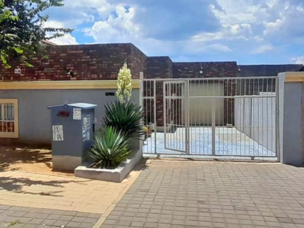 2 Bedroom House for sale in Klipspruit P24113884910