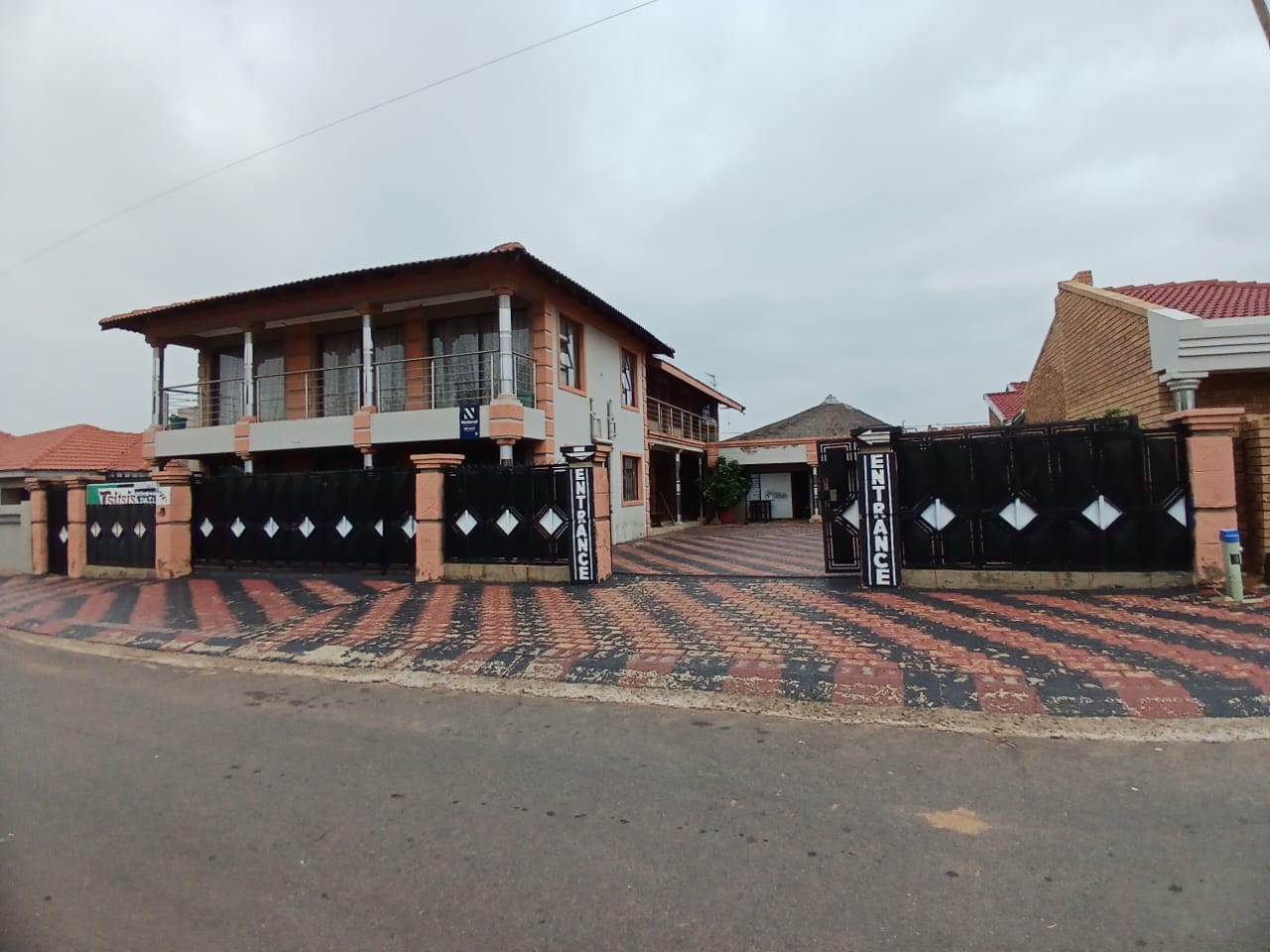 12 Bedroom House for sale in Kagiso P24113885044