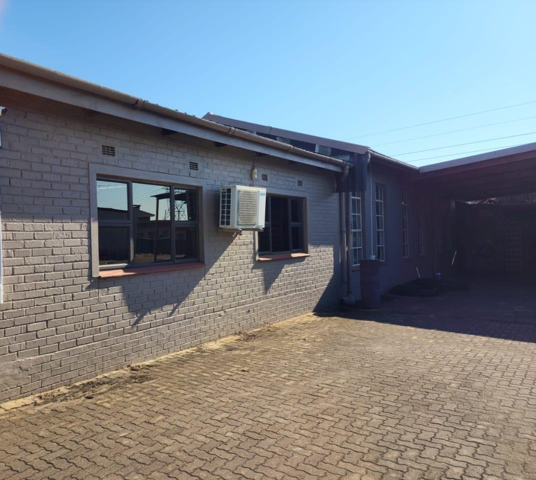 Industrial property for sale in Empangeni Rail P24113885086