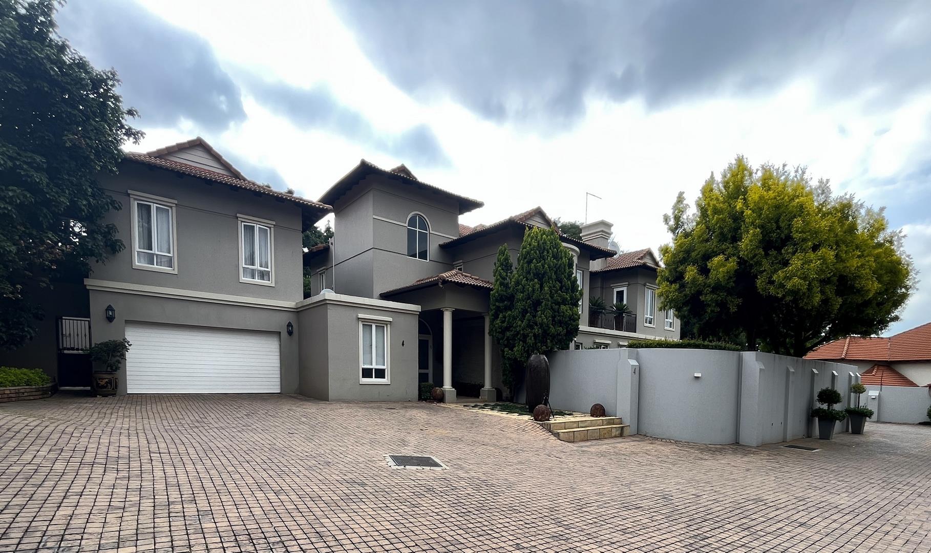 4 Bedroom House for sale in Senderwood P24113885555