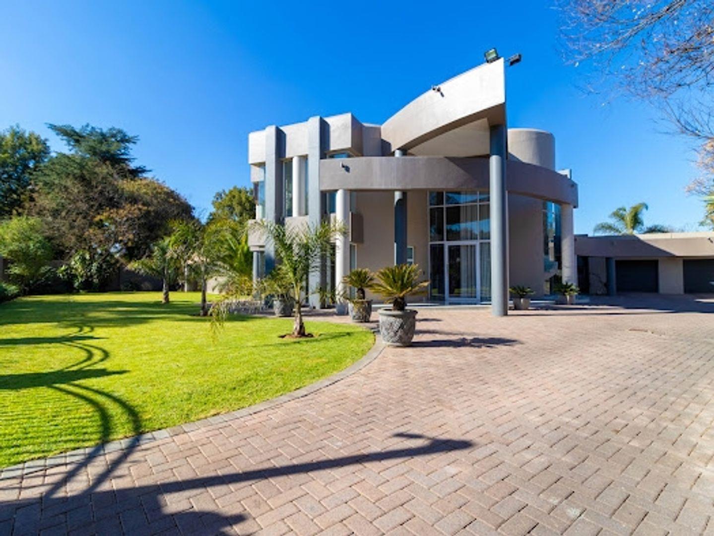 6 Bedroom House for sale in Vanderbijlpark SW 5 P24113314409