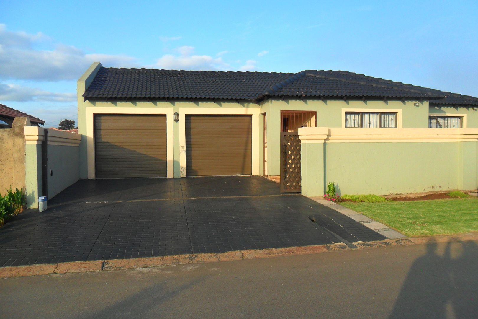 3 Bedroom House for sale in Spruit View P24113886541