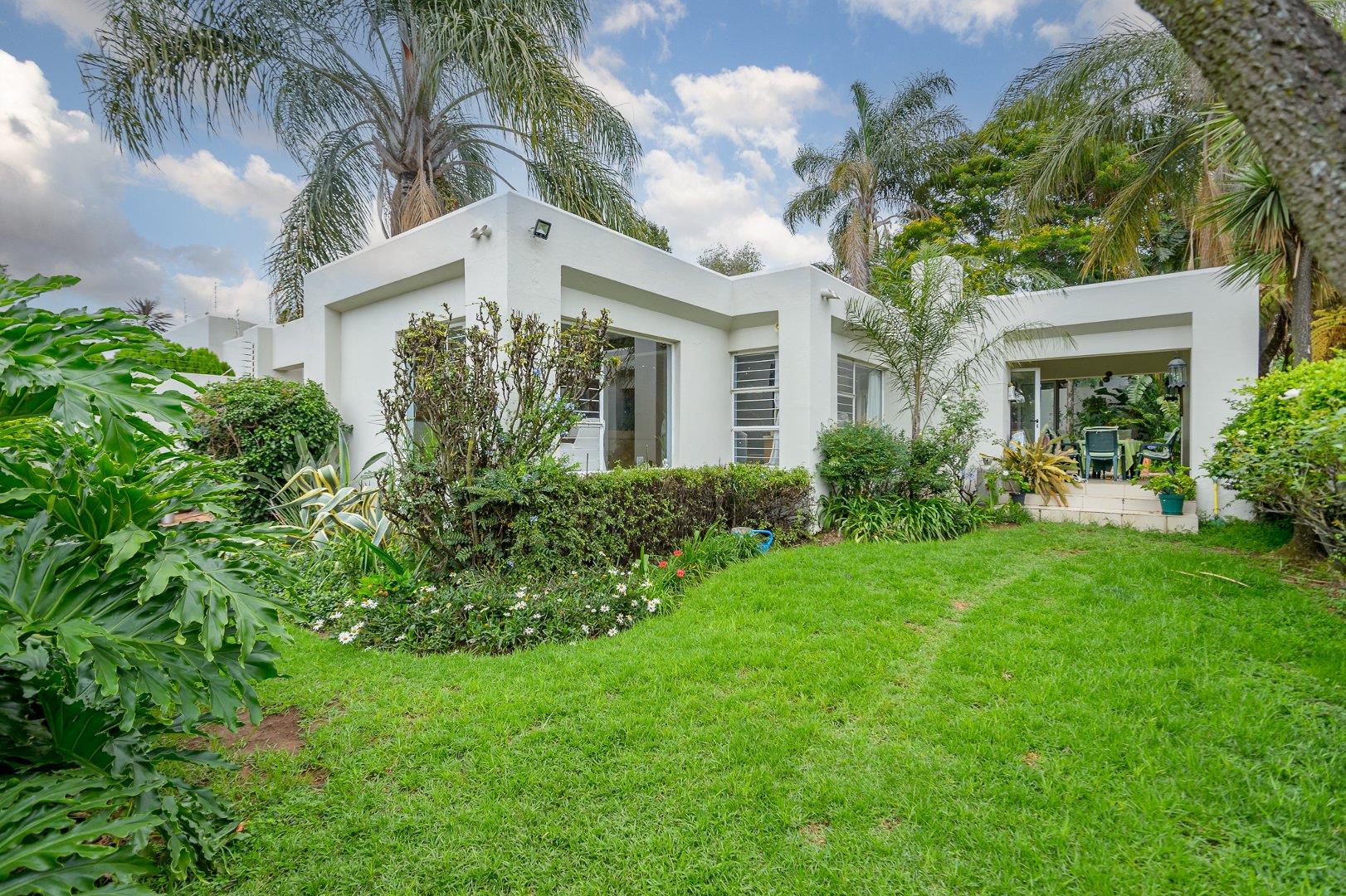 4 Bedroom House for sale in Hurlingham Manor 17 Crescent