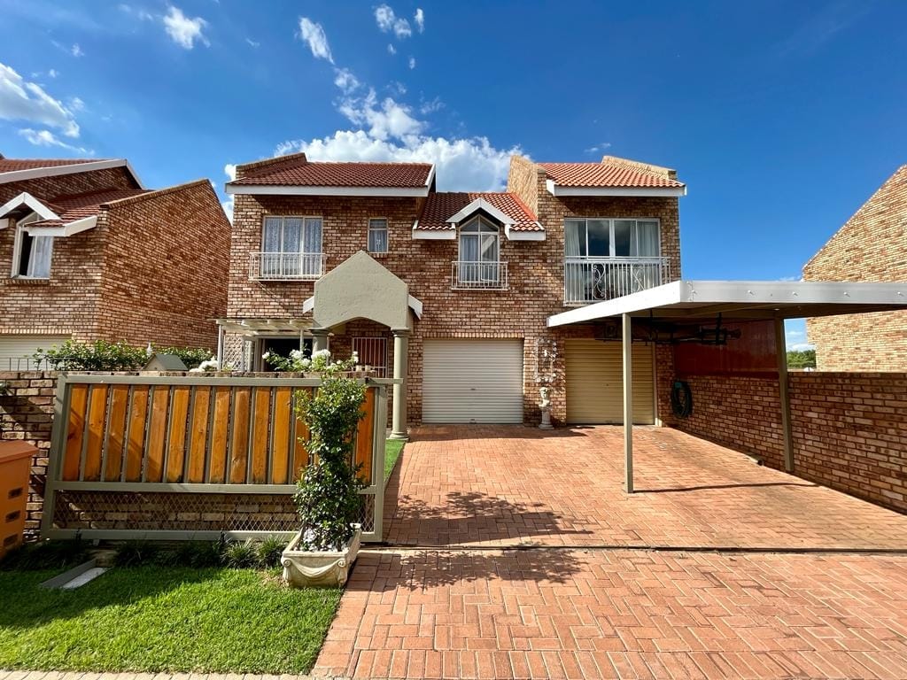 3 Bedroom Townhouse for sale in Baillie Park P24113888111