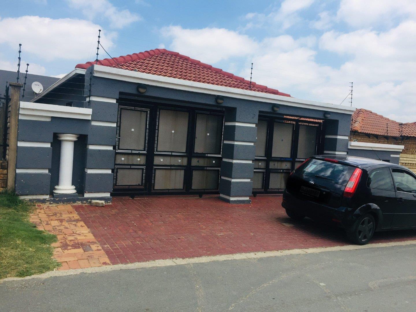 3 Bedroom House for sale in Ebony Park P24113888210