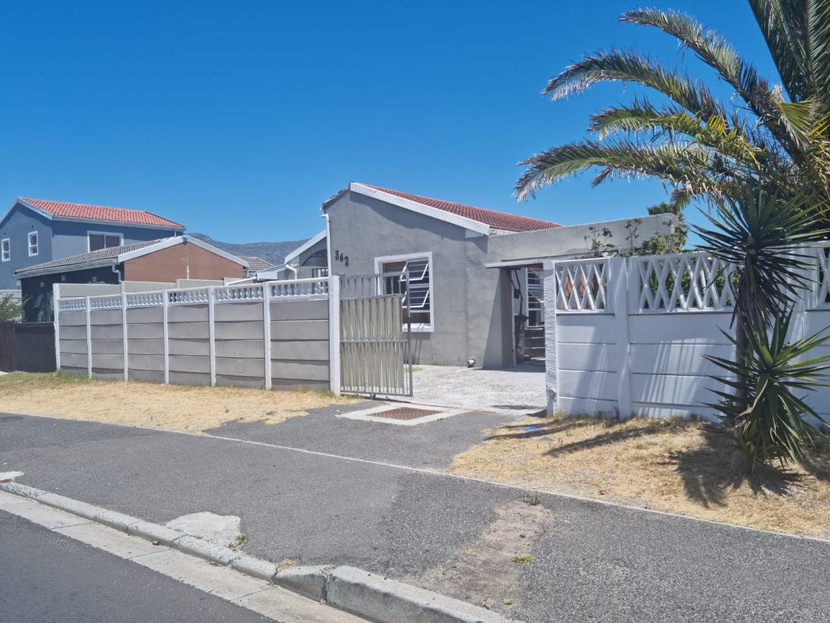 3 Bedroom House for sale in Retreat P24113889800