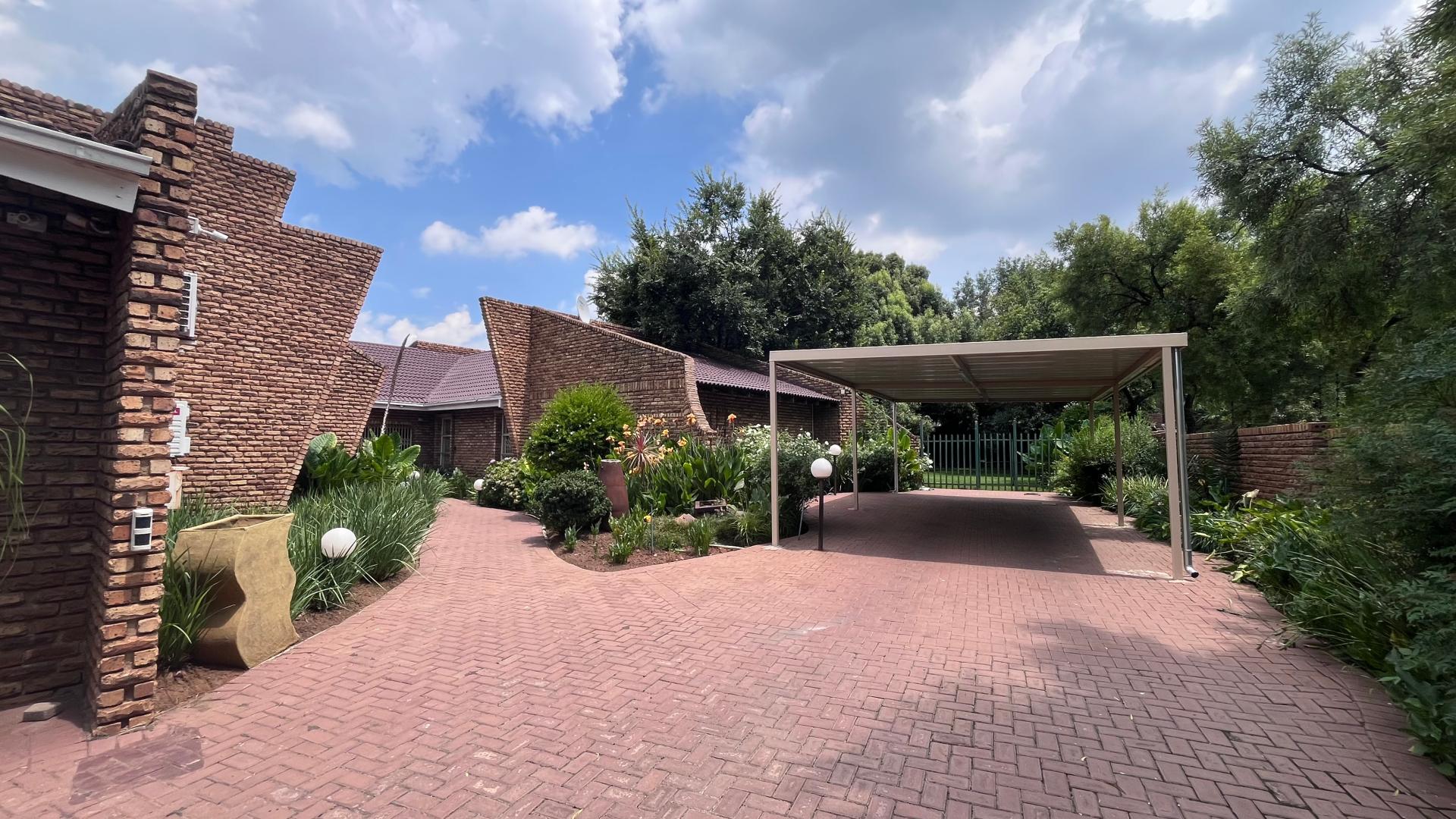 4 Bedroom House for sale in Vanderbijlpark SW 5 P24113890343