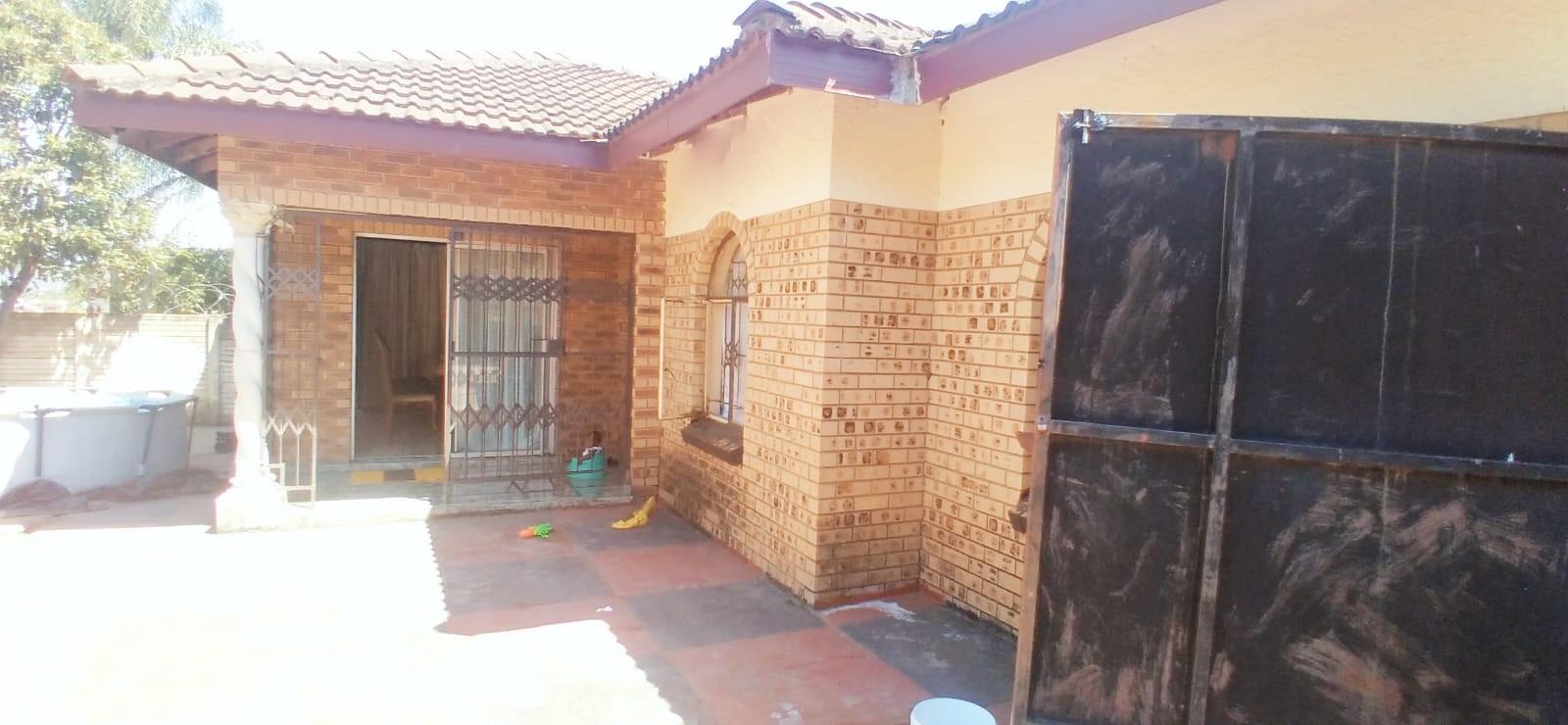 6 Bedroom House for sale in Louis Trichardt Park P24113890499