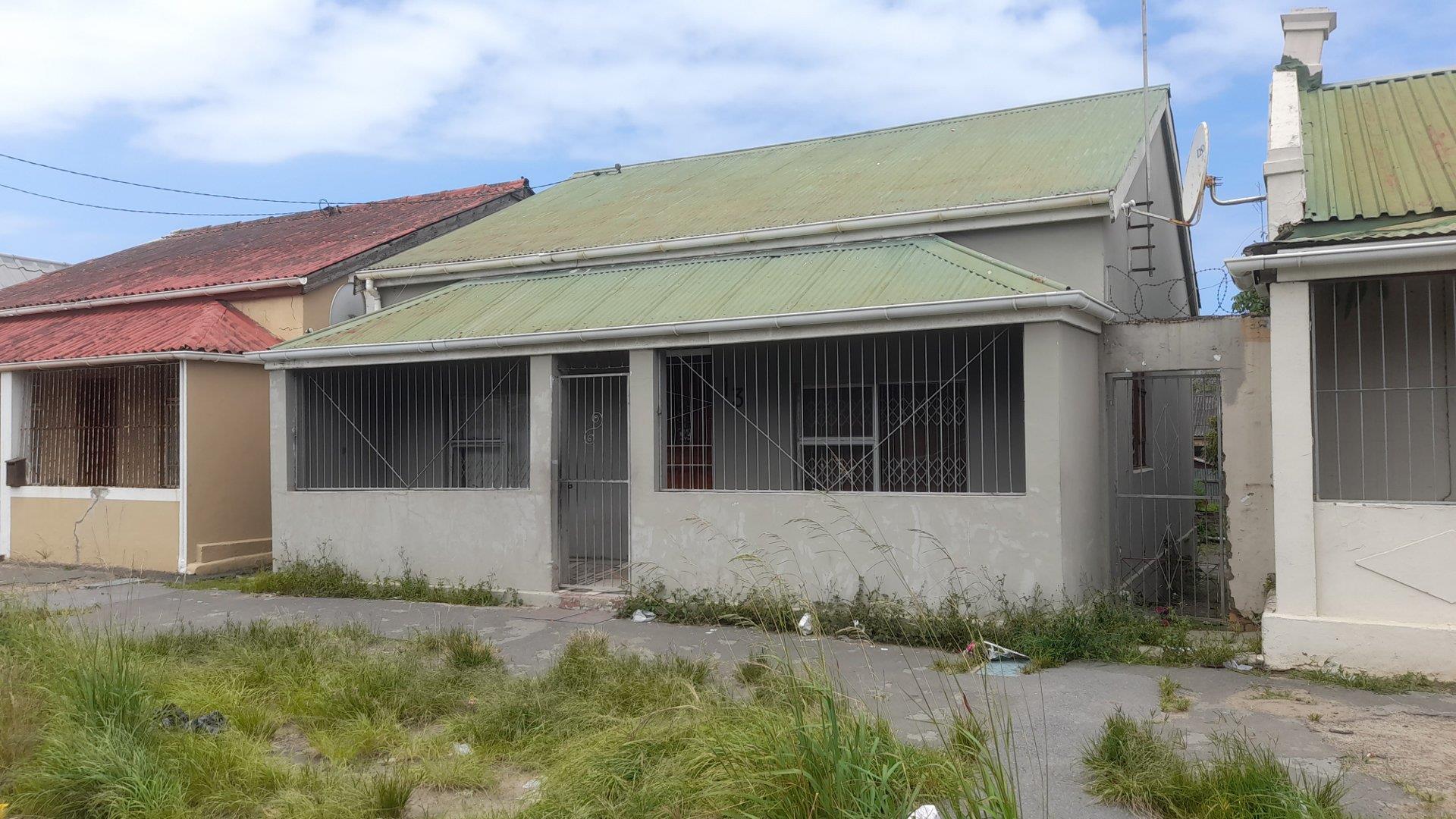 4 Bedroom House for sale in Quigney P24113890779