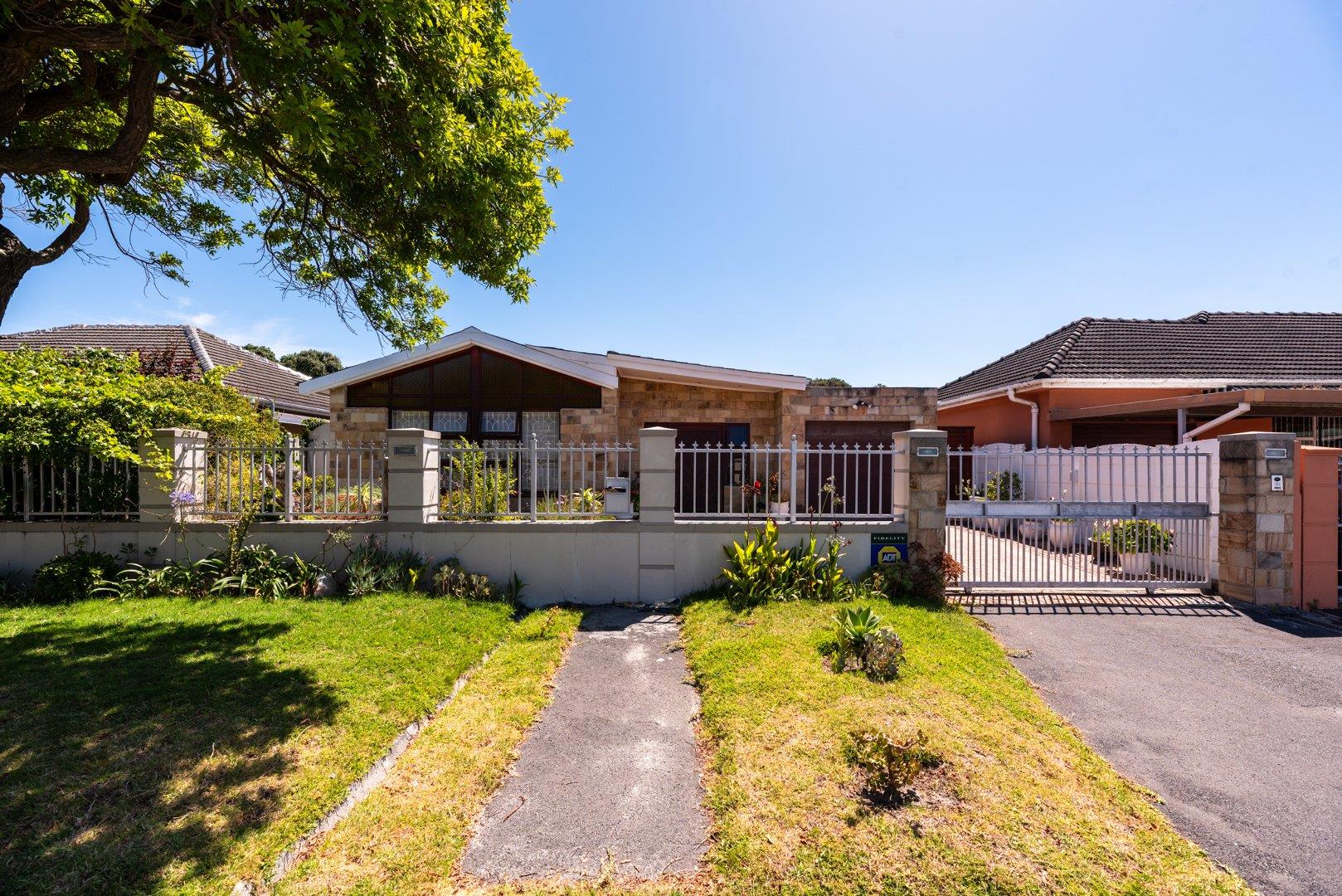 5 Bedroom House for sale in Fairways 74 2nd Avenue P24113891266