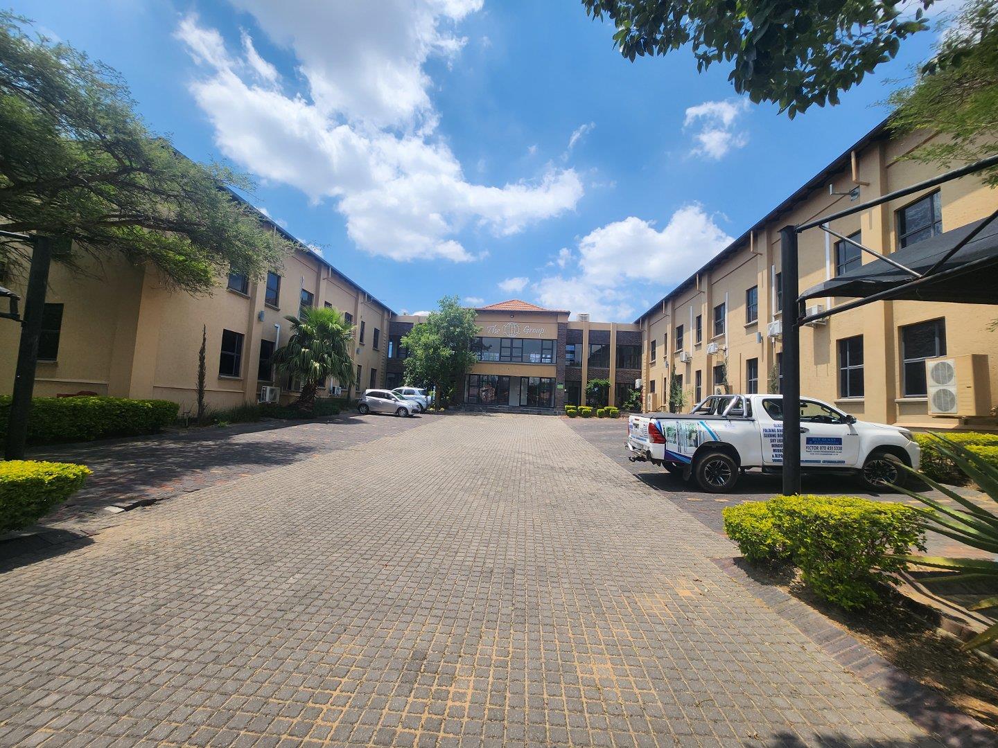 Commercial property to rent in Noordwyk 167 14th Road, Noordwyk