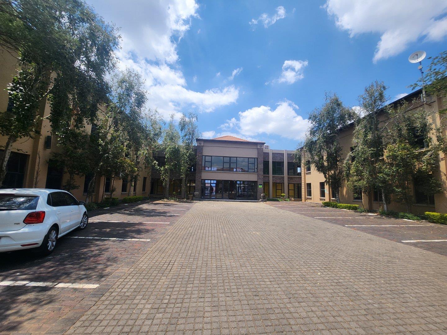 Commercial property to rent in Noordwyk 167 14th Road, Noordwyk