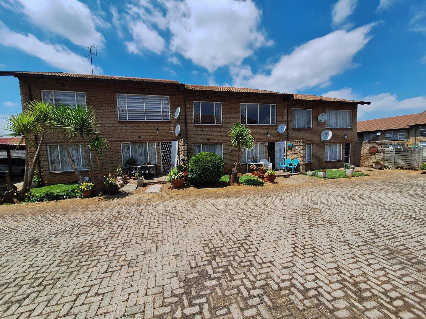 2 Bedroom Apartment / flat for sale in Krugersdorp North Unit 20
