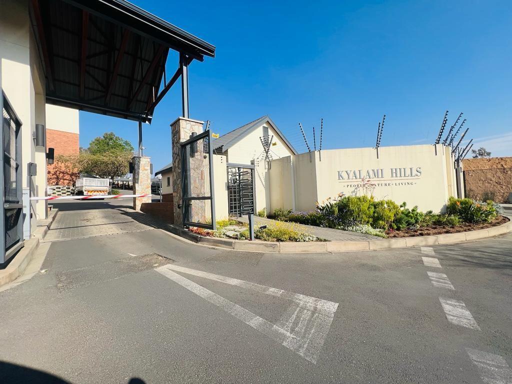 2 Bedroom Apartment / flat for sale in Kyalami Hills P24113593496