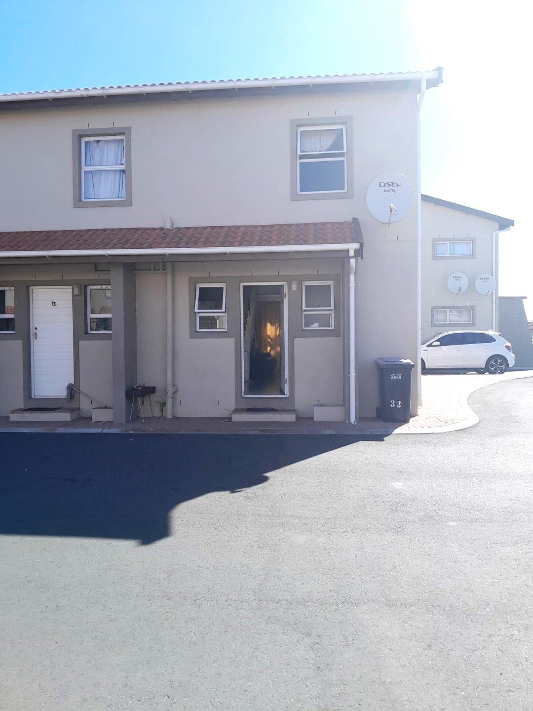 2 Bedroom Apartment / flat for sale in Stratford Green P24113894032