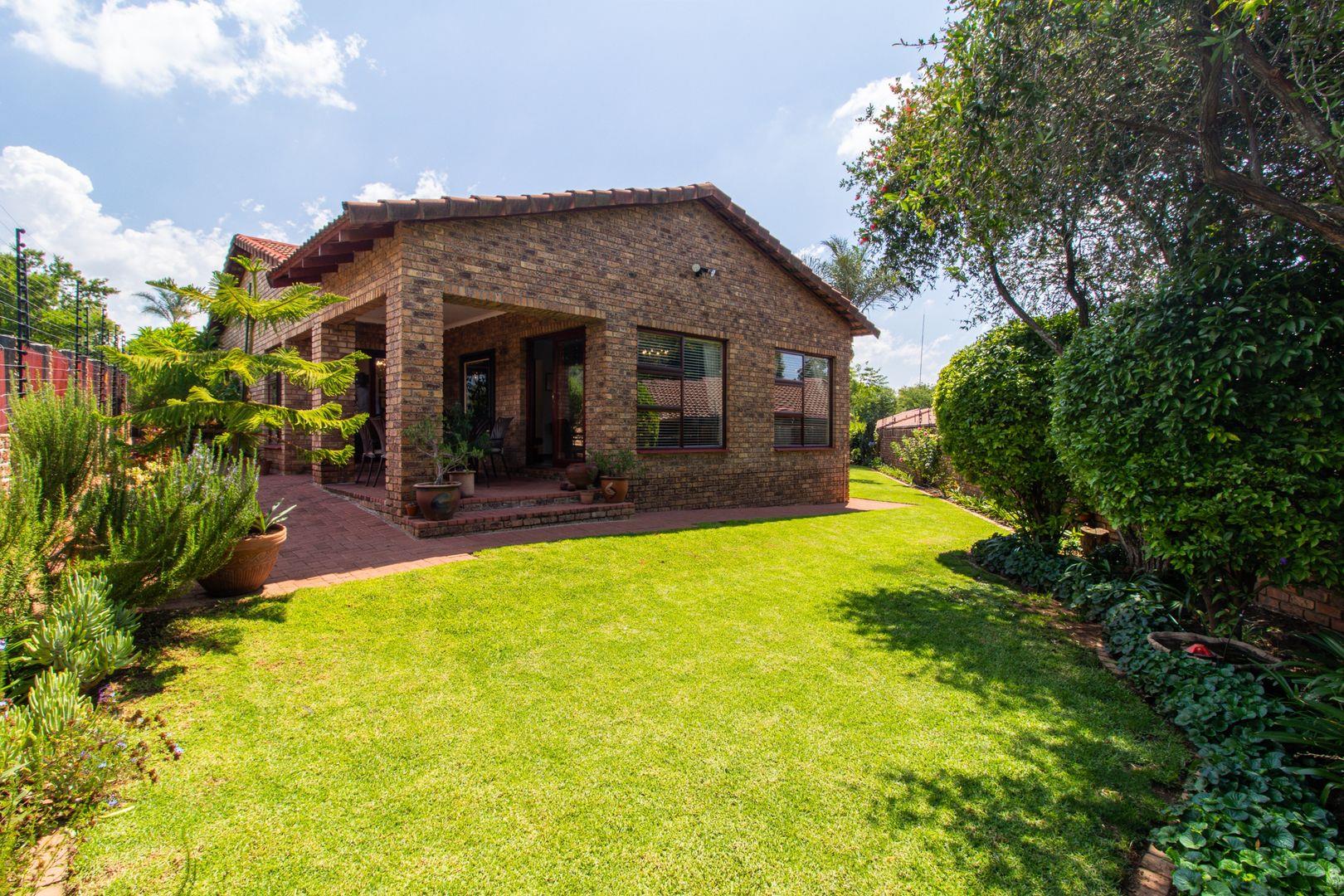 3 Bedroom House for sale in Fourways 6 Swallow Close P24113894048