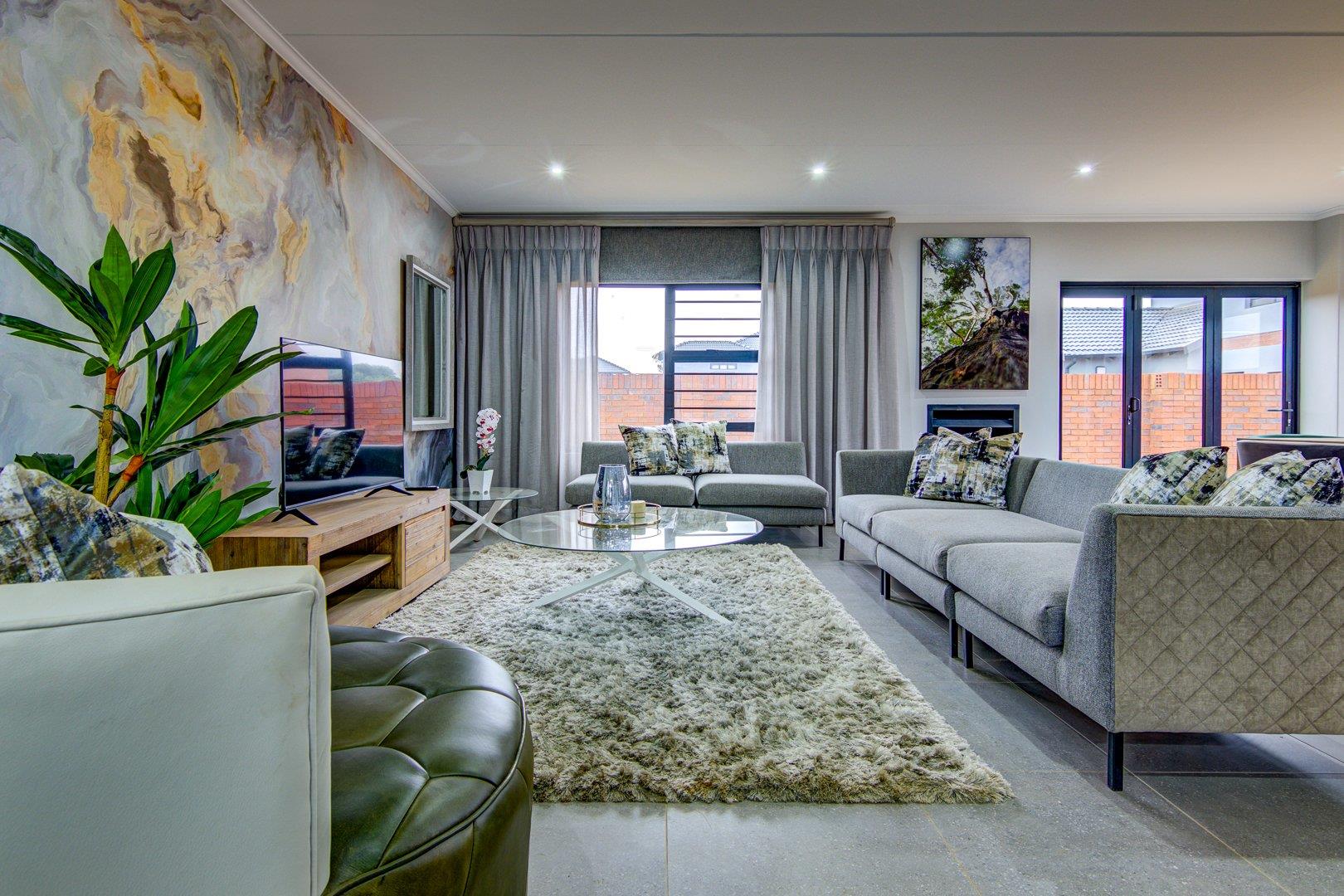 4 Bedroom House for sale in Pomona AH P24113894312