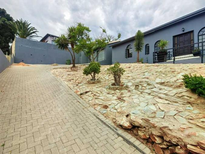 3 Bedroom House for Sale in Kleine Kuppe