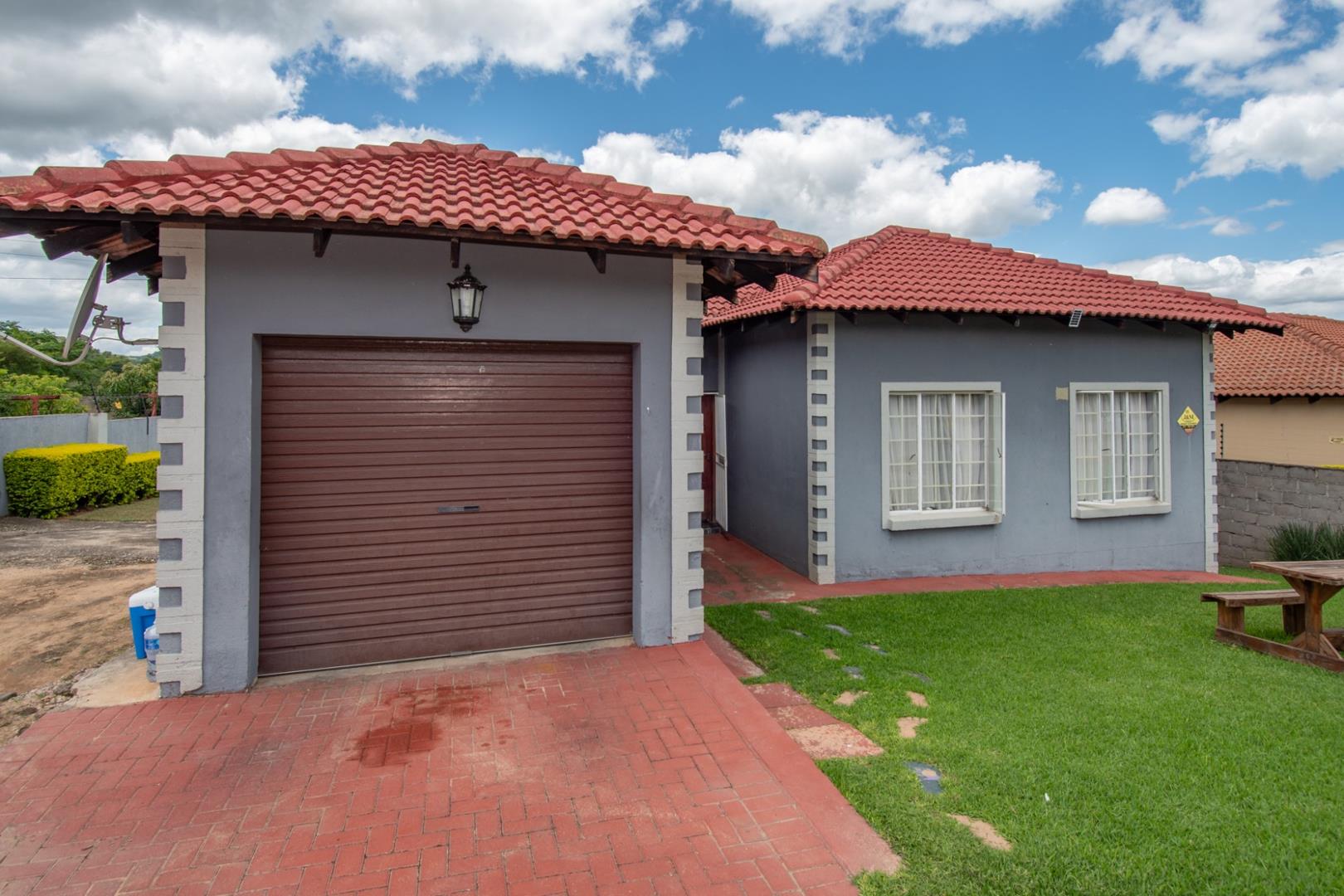 3 Bedroom House for sale in Stonehenge P24113898813