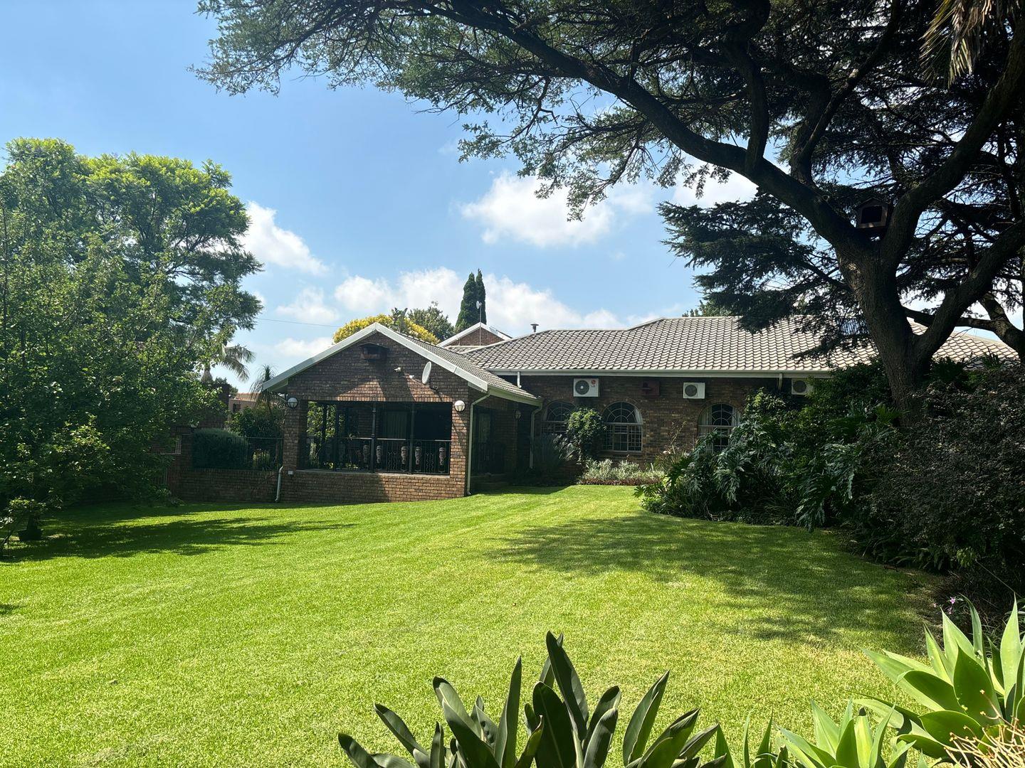 8 Bedroom House for sale in Die Heuwel P24113898815
