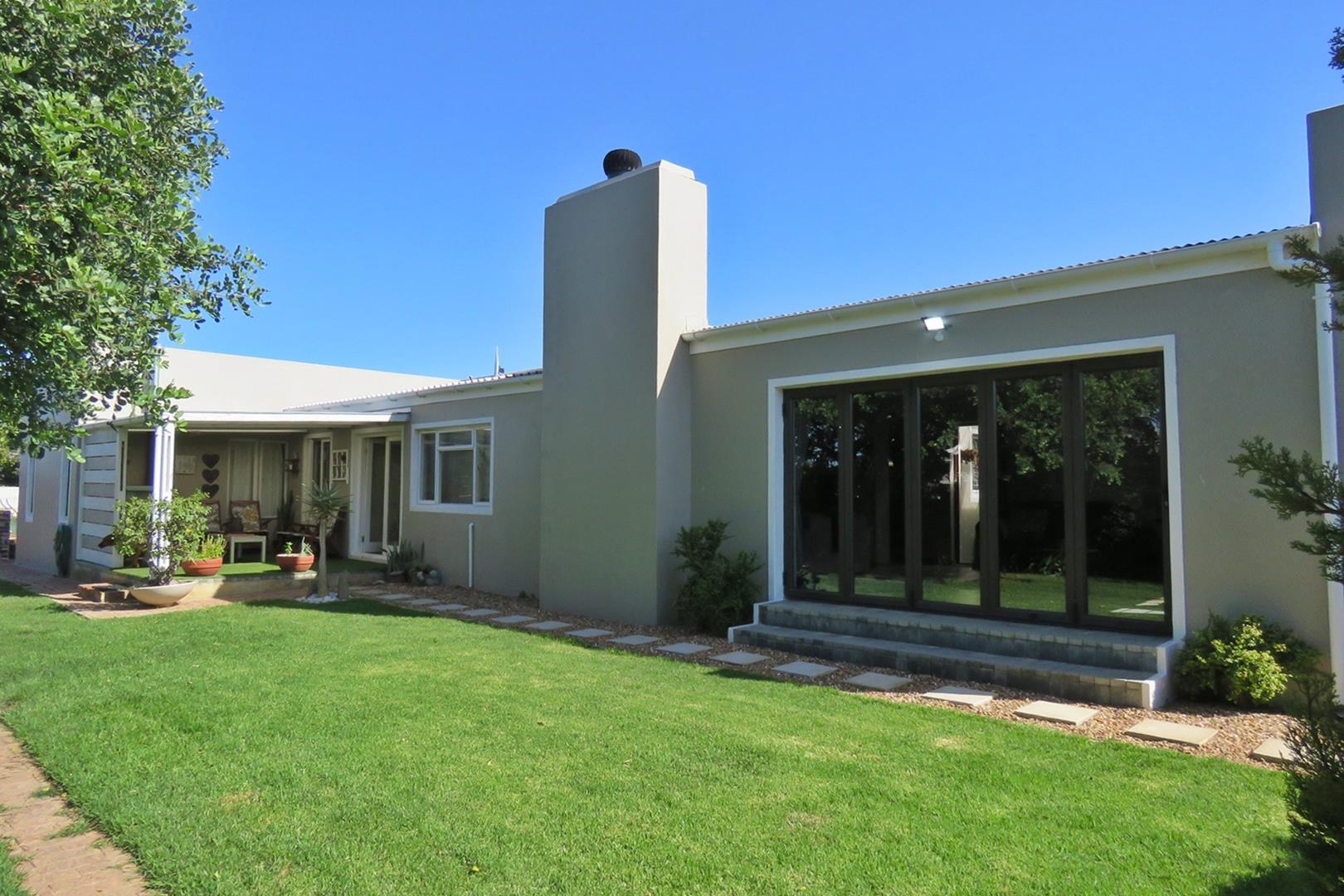 4 Bedroom House for sale in Bredasdorp 11 Vogelgezang Street P24113899704