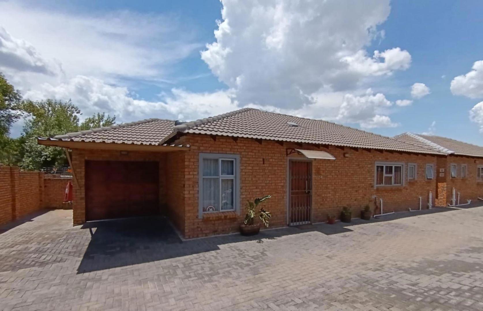 3 Bedroom House for sale in New Redruth 7 Camelford Road P24110925437