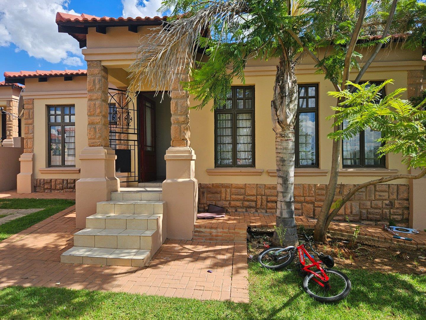 3 Bedroom Townhouse for sale in Pentagon Park P24113900105