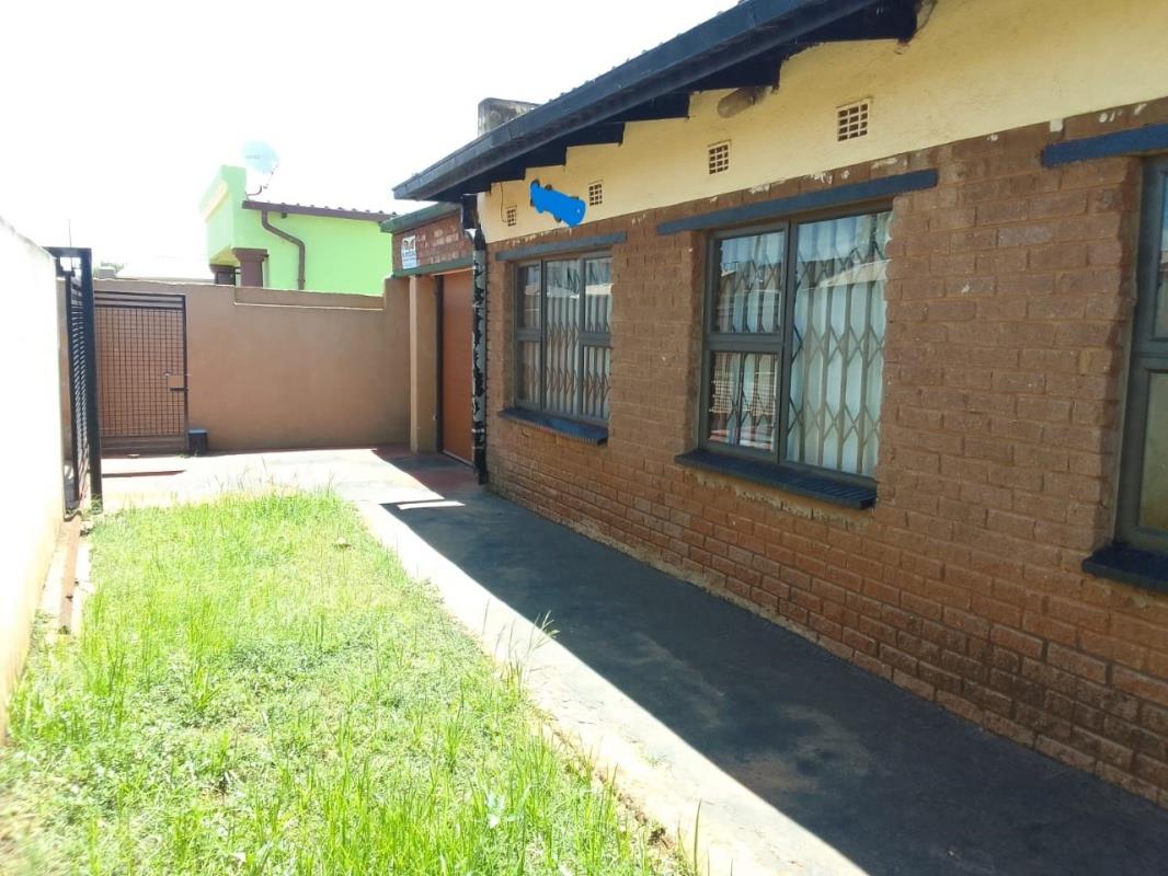 3 Bedroom House for sale in Dobsonville P24113901023