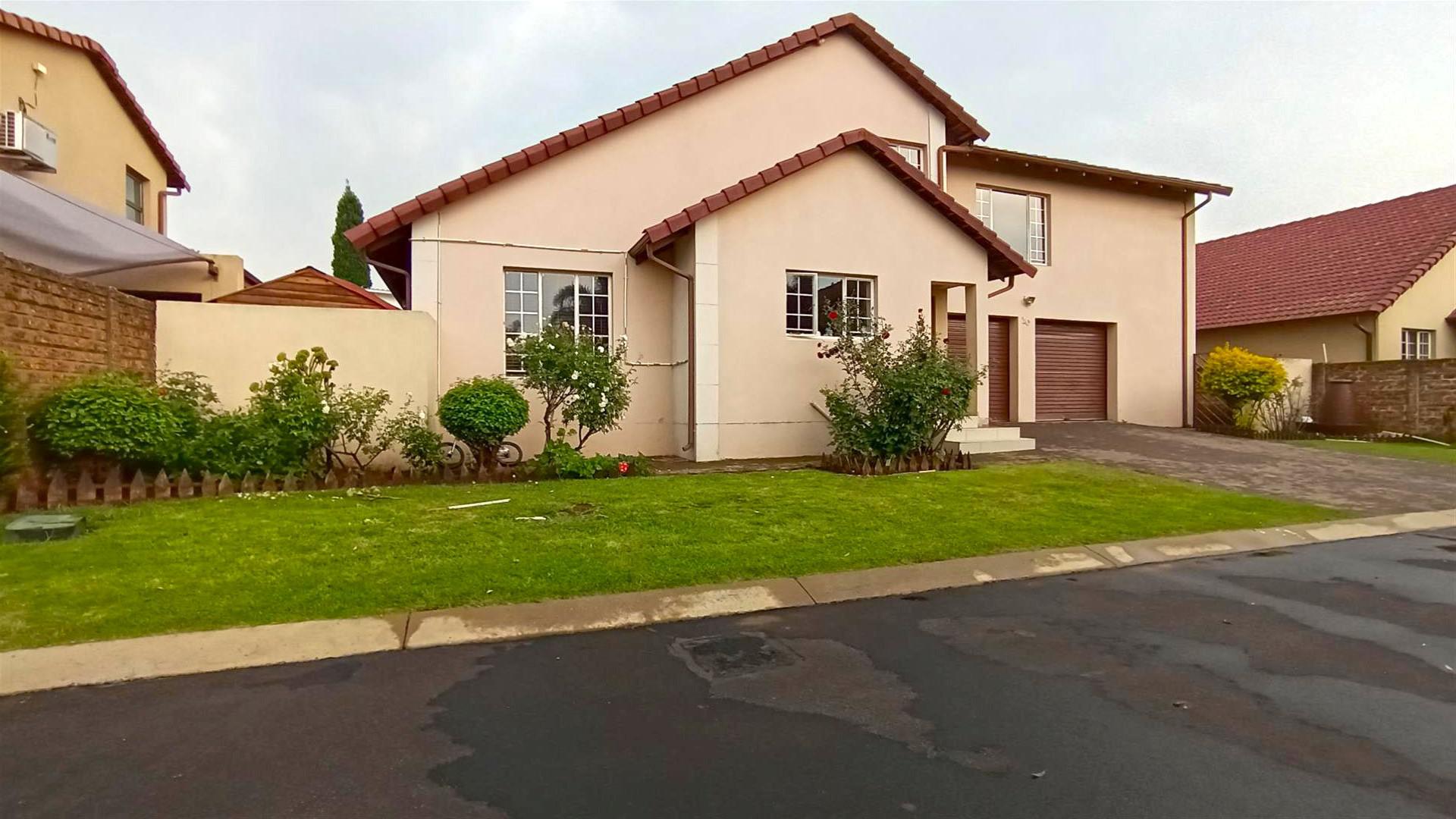 4 Bedroom House for sale in Ravenswood P24113901780