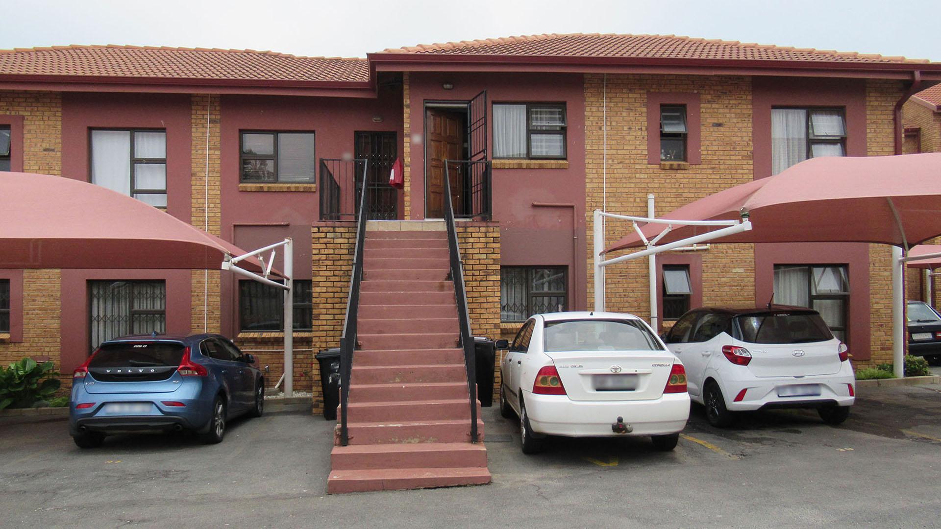2 Bedroom Townhouse for sale in Brackendowns P24113901783