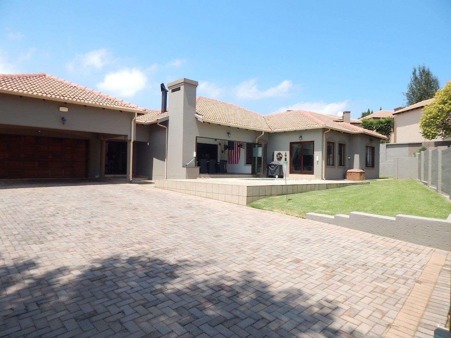 4 Bedroom House for sale in Noordheuwel 12 Chateau De Vie Van Oordt