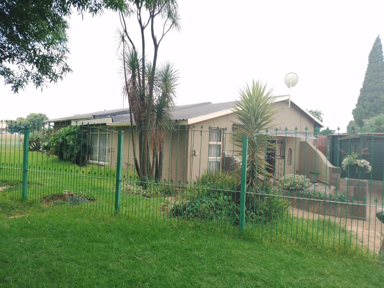 3 Bedroom House for sale in Van Dyk Park P24113903026