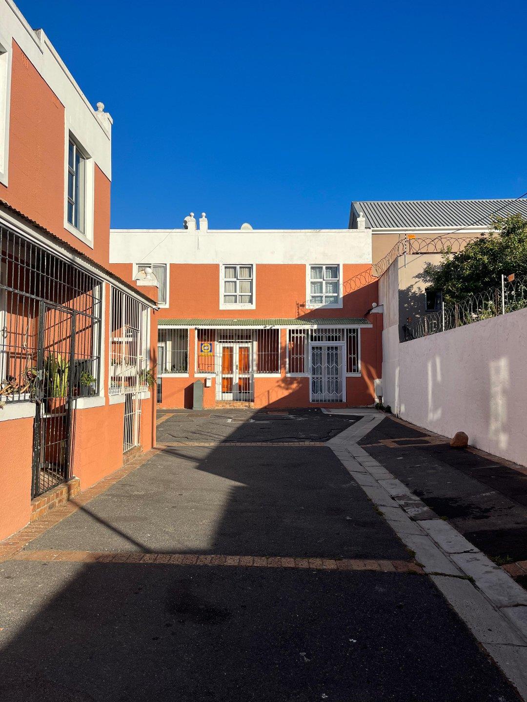 2 Bedroom Apartment / flat for sale in Woodstock P24113905820