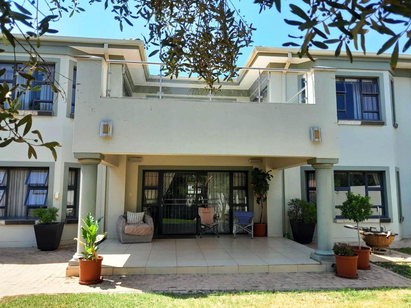 3 Bedroom House for sale in Silverwoods Country Estate P24113907795