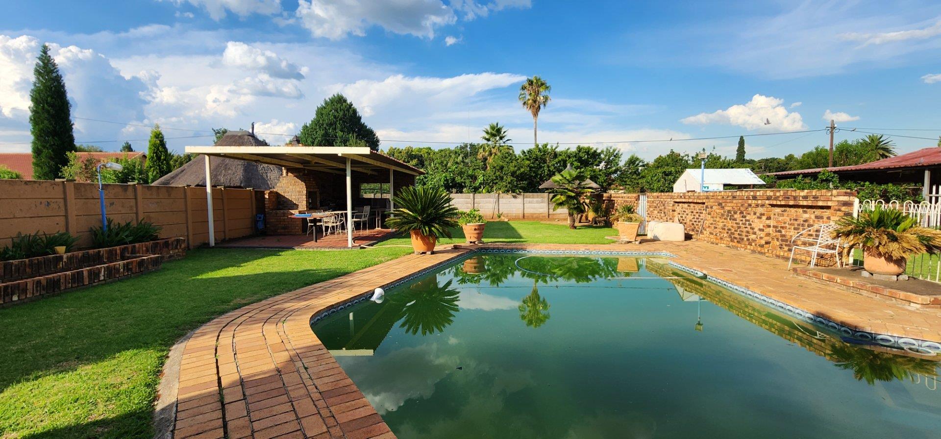 4 Bedroom House for sale in Meyerton Central P24113908646