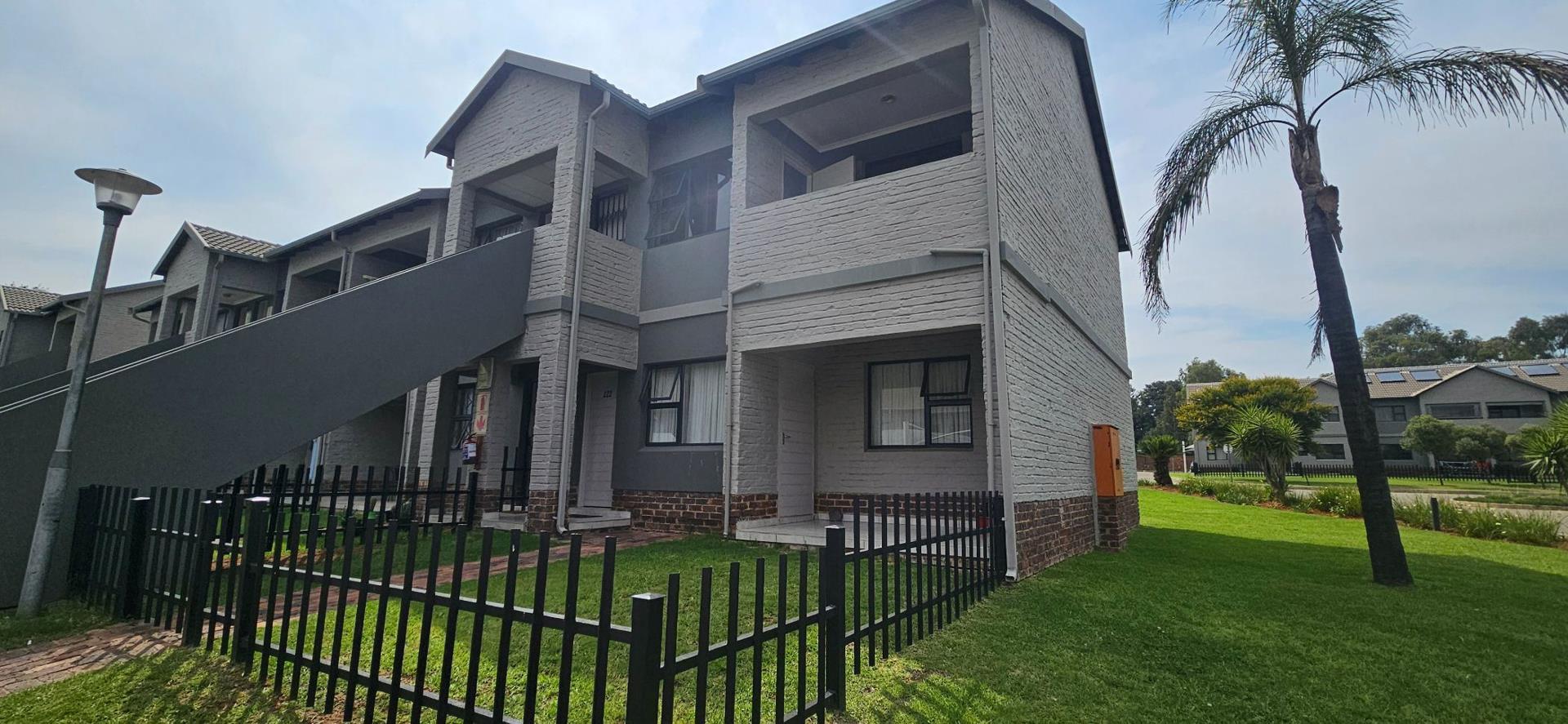 2 Bedroom Apartment / flat for sale in Cloverdene P24113909663